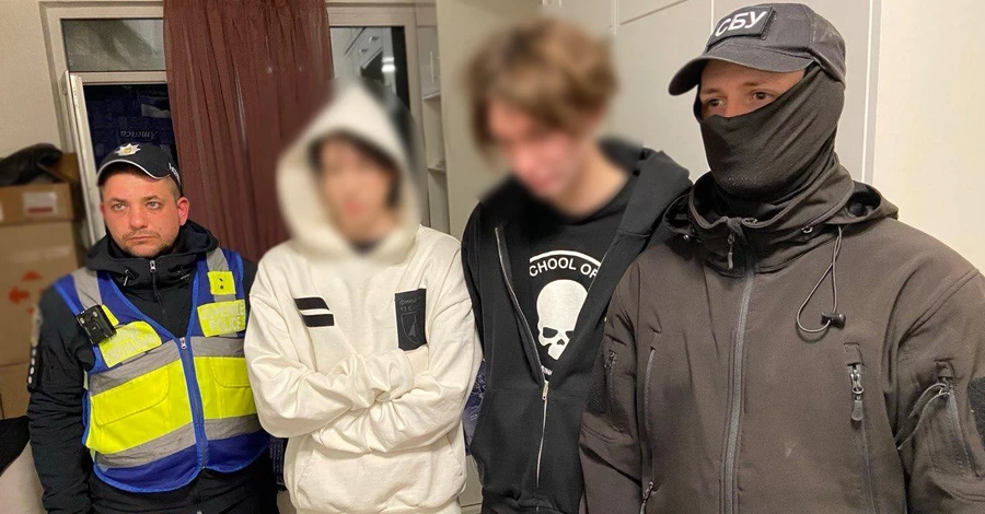 Полиция задержала ребят, слушавших российскую музыку в центре Киева 