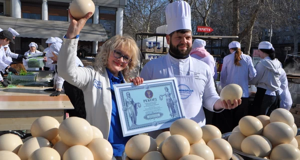 В Одесской области установили рекорд Украины, сварив для зеленого борща 100 страусиных яиц