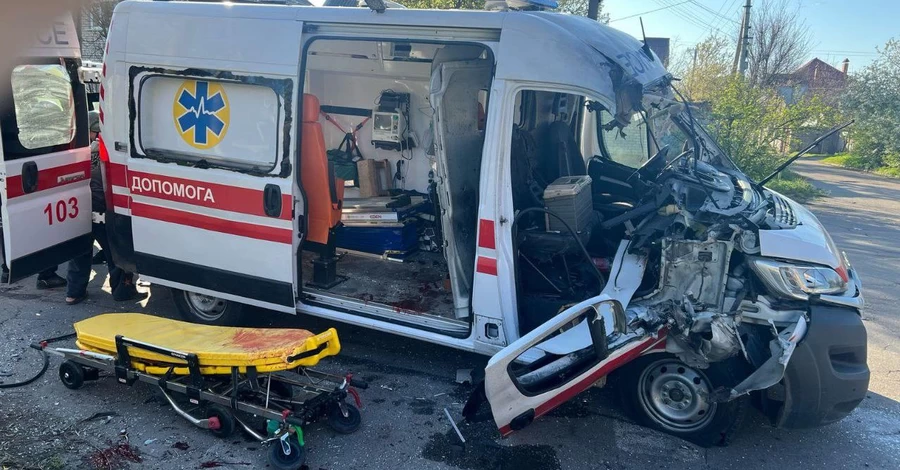 Россия ударила дроном по машине скорой помощи в Херсоне