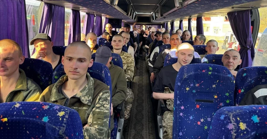 Через три роки вперше побачилися лише в автобусі - зворушливі історії полонених, яких повернули з Росії