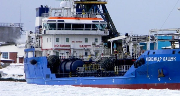 В РФ снова авария танкера с нефтепродуктами - в ЦПИ объяснили опасность для мира