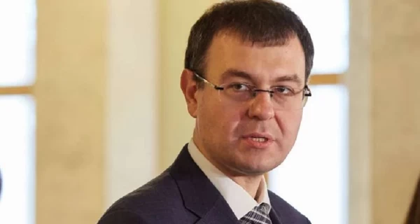 Гетманцев публично критикует Зеленского и борется за власть над таможней, - политолог