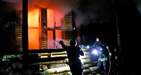 В Киевской области из-за падения обломков дрона загорелся гостиничный комплекс