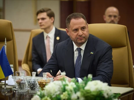 Єрмак повідомив, що українська делегація приїхала до Лондона на переговори