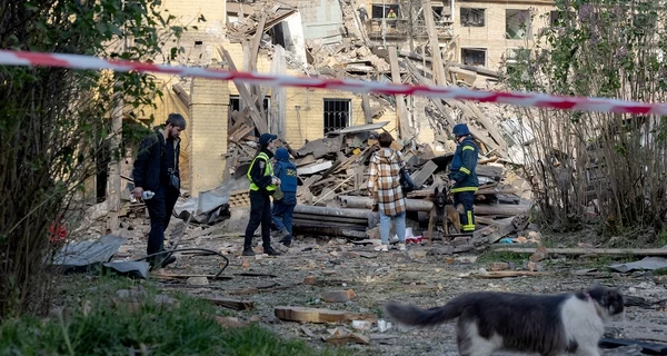 Под завалами в Киеве может находиться до 10 человек