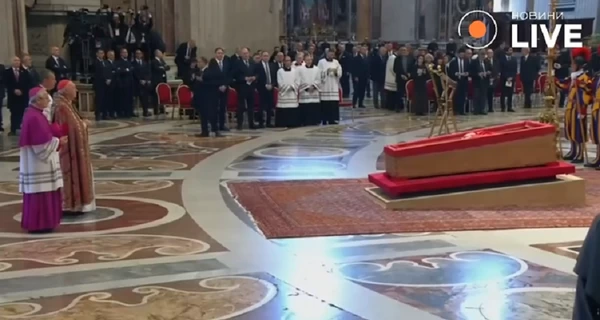В соборе Святого Петра в Ватикане начинается церемония прощания с Папой Франциском I