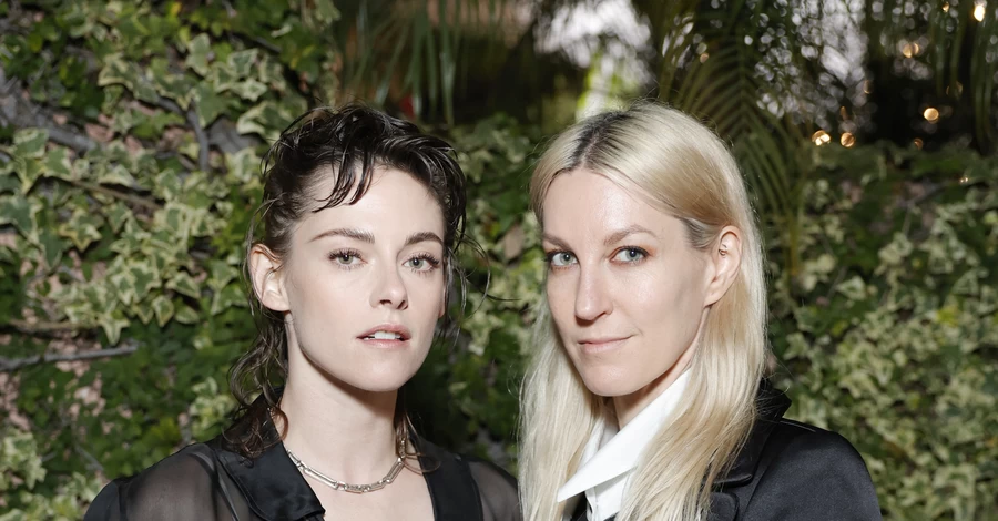 Дружина Крістен Стюарт показала кадри їхнього поцілунку і підтвердила весілля