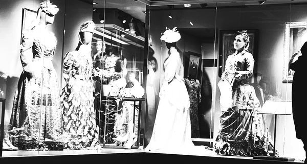 В Киеве закрывается уникальный музей костюма и стиля Victoria Museum