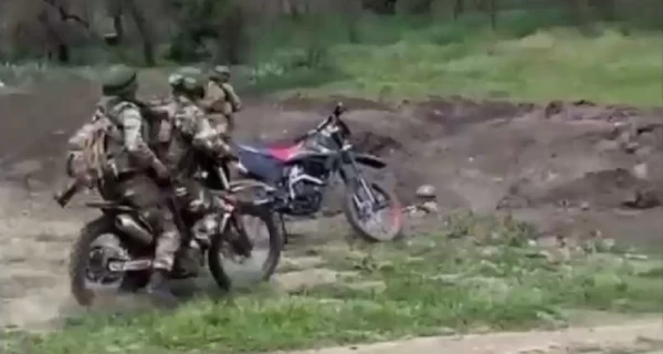 Вместо танков – мотоциклы: почему враг меняет тактику штурмов