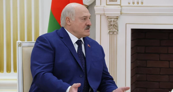 Лукашенко пояснил Путину отсутствие георгиевских ленточек в Беларуси