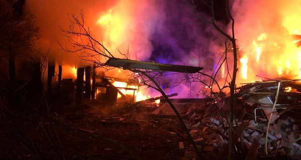 В результате ночной российской атаки на Киевщине повреждены более 10 домов, автомобиль и магазин