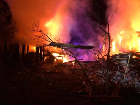 В результате ночной российской атаки на Киевщине повреждены более 10 домов, автомобиль и магазин