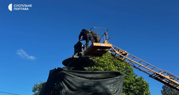 В Полтаве начали демонтаж памятника Петру I