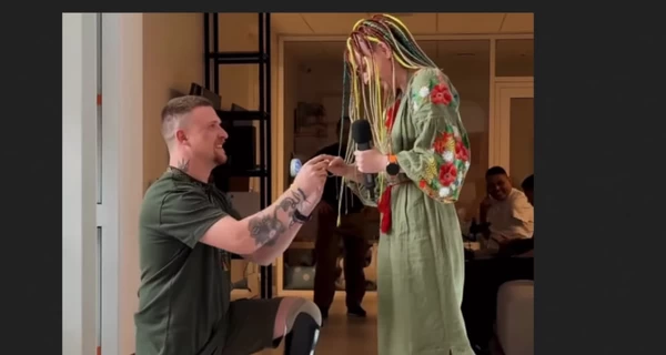 Во Львове ветеран на протезах сделал предложение любимой при выписке из реабилитационного центра