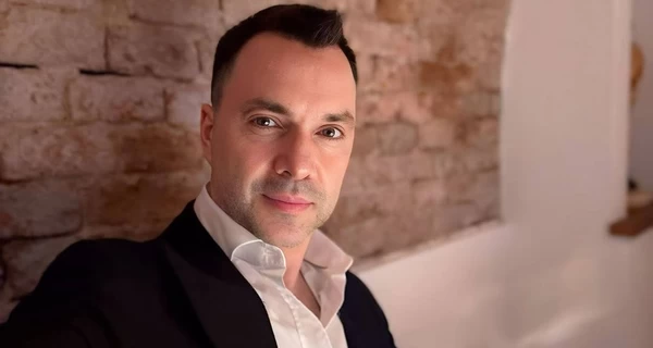 Арестович, который попал под санкции СНБО, заявил, что в его самолет ударила молния