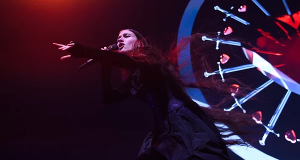 Jerry Heil выступит на сцене 