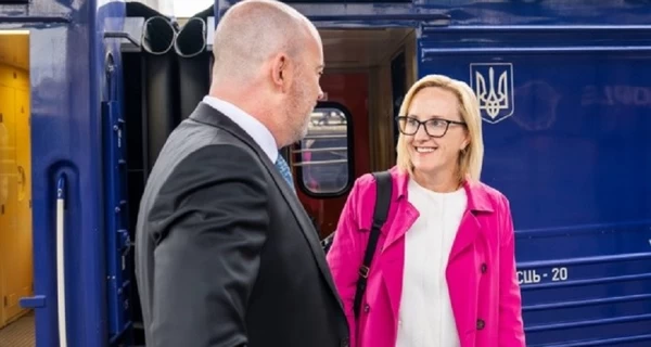 В Киев прибыла новая глава посольства США Джули Дэвис