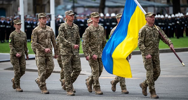 Украинские военные прошли на параде в Лондоне, посвященном 80-й годовщине победы во Второй мировой войне