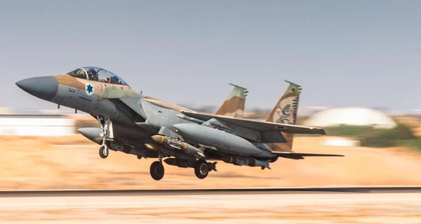  Израиль наносит мощные авиаудары по Йемену 