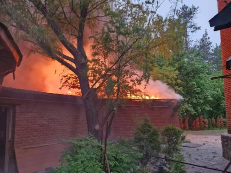 Росія понад дві години атакувала Харків дронами, є постраждалі, горить ресторан