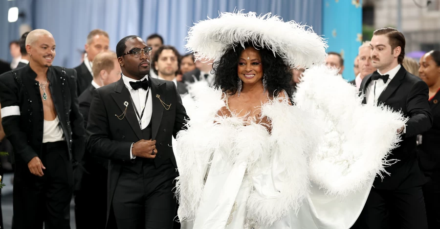 У сукні з п'ятиметровим шлейфом: 81-річна Даяна Росс вперше за 22 роки відвідала Met Gala