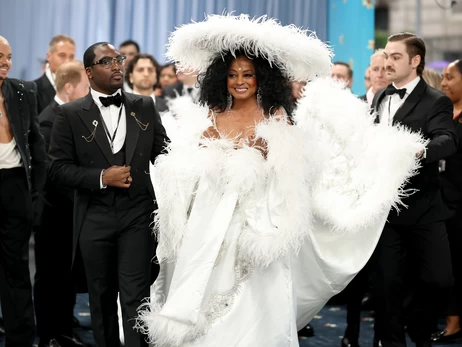 У сукні з п'ятиметровим шлейфом: 81-річна Даяна Росс вперше за 22 роки відвідала Met Gala