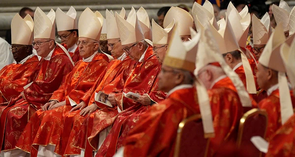 Кардиналы отслужили в Ватикане мессу перед конклавом по избранию нового Папы