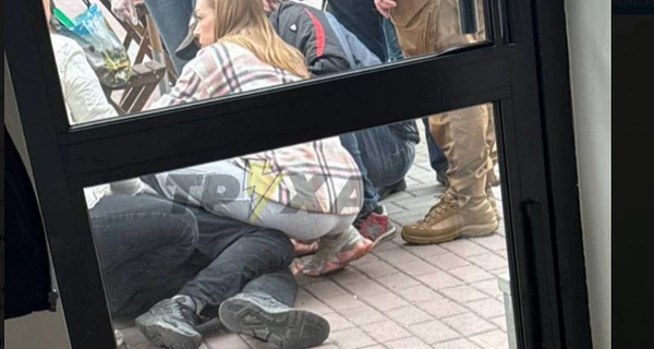 В Хмельницком ТЦК мужчина выбросился из окна второго этажа