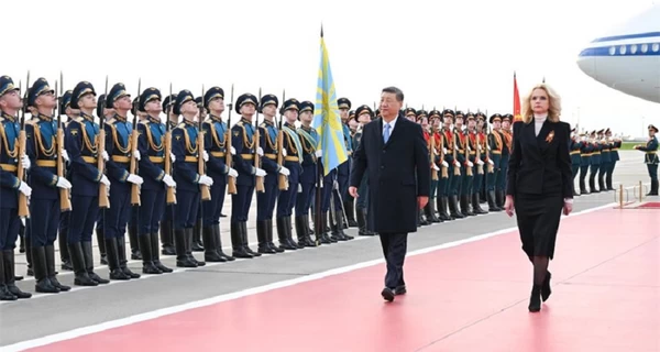 От диктаторов до делегаций: кто и почему прилетел в Москву на 