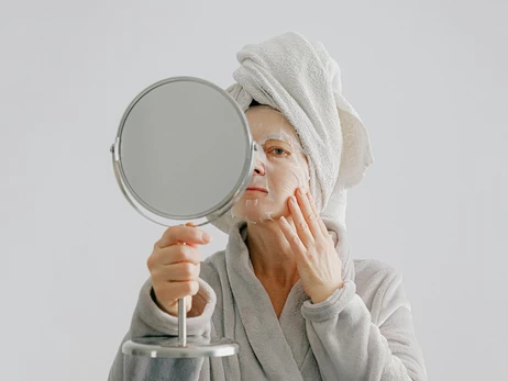 Не ботоксом единым: какие процедуры для лица помогут оставаться молодой и красивой