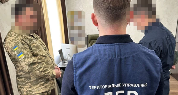 ГБР задержало проректора военной академии, который заставлял подчиненных строить ему дом