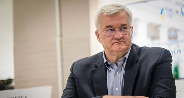 Украина высылает двух венгерских дипломатов в ответ на действия Будапешта 