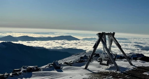Карпаты засыпало снегом в середине мая, в горах фиксируется мороз 