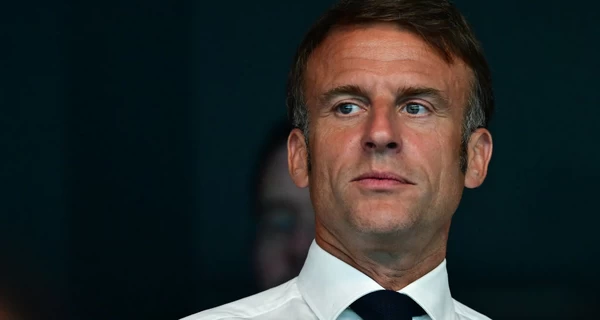 Не может быть никаких переговоров, когда говорит оружие, - Макрон о предложении Путина