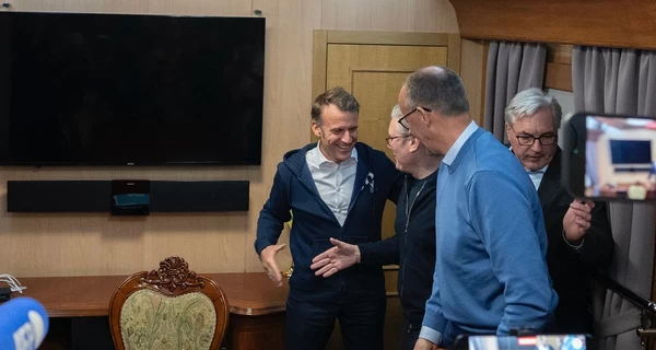 У Макрона ответили на российские фейки о поездке в Киев: Это салфетка, а не наркотик