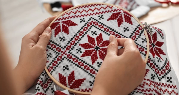 Мистика в украинской вышивке: перекрученная сварга – к беде, а калина – к радостям материнства