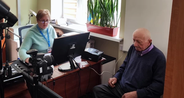 На Тернопольщине 72-летний мужчина получил свой первый украинский паспорт