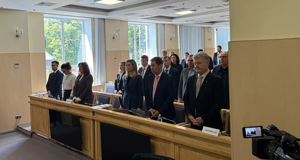 Суд удовлетворил ходатайство Порошенко об истребовании оснований для санкций