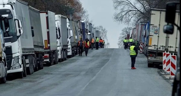Суд запретил польским перевозчикам блокировать КПП на границе с Украиной