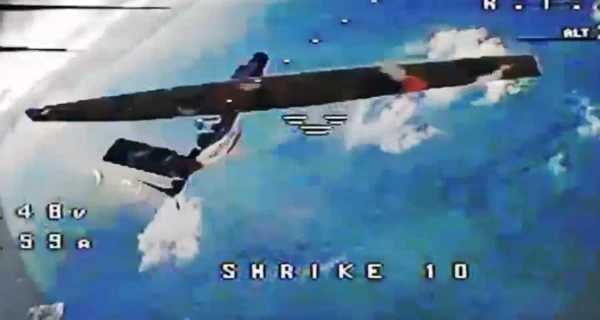 Украинские защитники сбили дрон с ИИ, которым россияне хвастались на параде в Москве