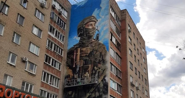 В Подмосковье закрасили мурал с бойцом “СВО”, который оказался “бойцом ВСУ”