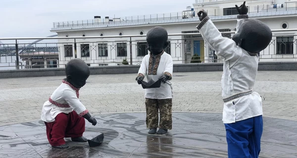 Скульптуры малышей-основателей Киева одели в вышиванки