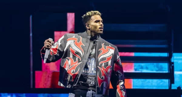  Співака Кріса Брауна заарештували у Великобританії за напад на продюсера у нічному клубі