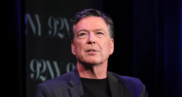 Экс-директора ФБР обвинили в 