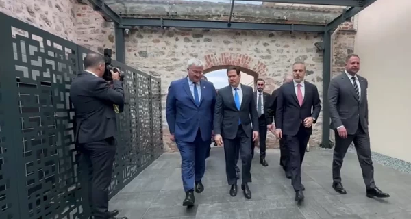 В Стамбуле начинаются трехсторонние переговоры – что известно о командах