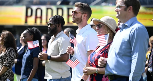 У США хочуть запустити телешоу для мігрантів, головний приз – американське громадянство 