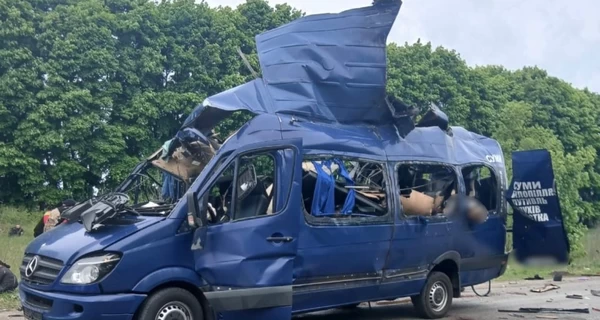 На Сумщине россияне ударили по рейсовому автобусу - 9 человек погибли, 4 ранены