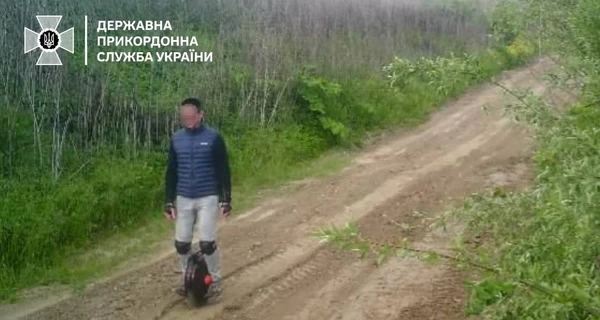 На границе со Словакией задержали нарушителя на моноколесе
