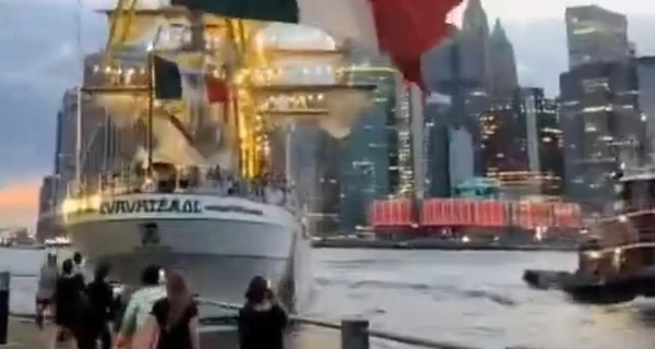 В Нью-Йорке парусник врезался в Бруклинский мост, пострадали десятки людей