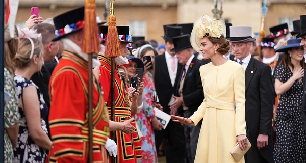 Кейт Міддлтон вперше за 2 роки з'явилася на садовій вечірці біля Букінгемського палацу